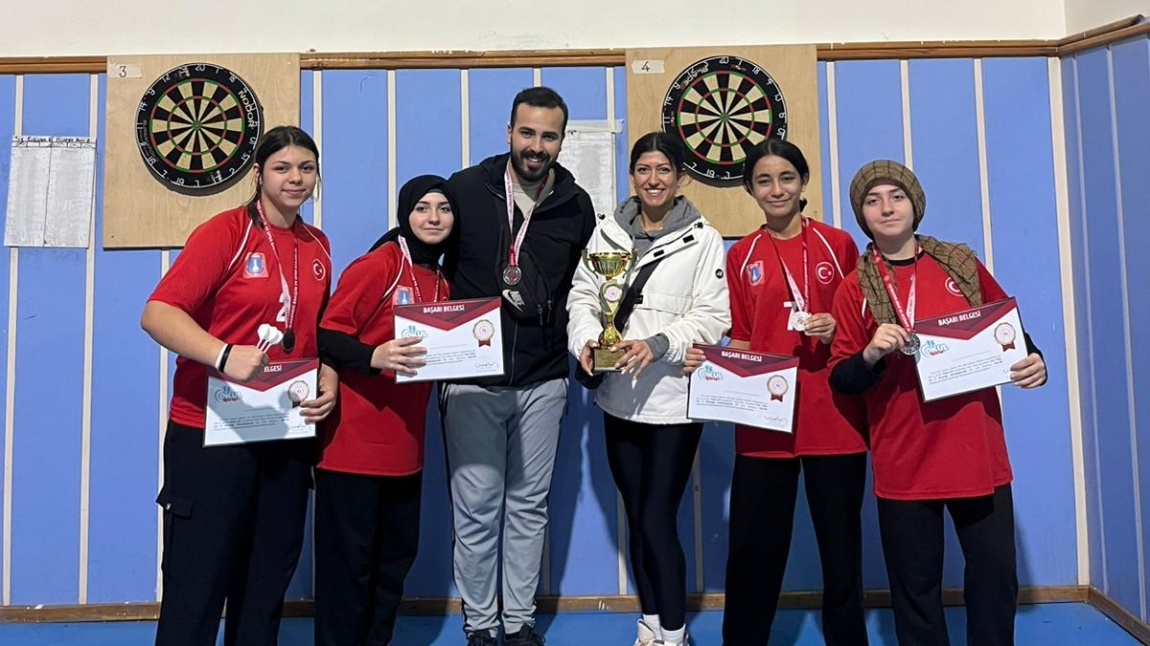 Okul Sporları kapsamında ilçemizde düzenlenen Dart turnuvasından öğrencilerimiz birincilikle, ilde düzenlenen Dart turnuvasından ise ikincilikle dönerek bölge finaline kalmaya hak kazandılar.