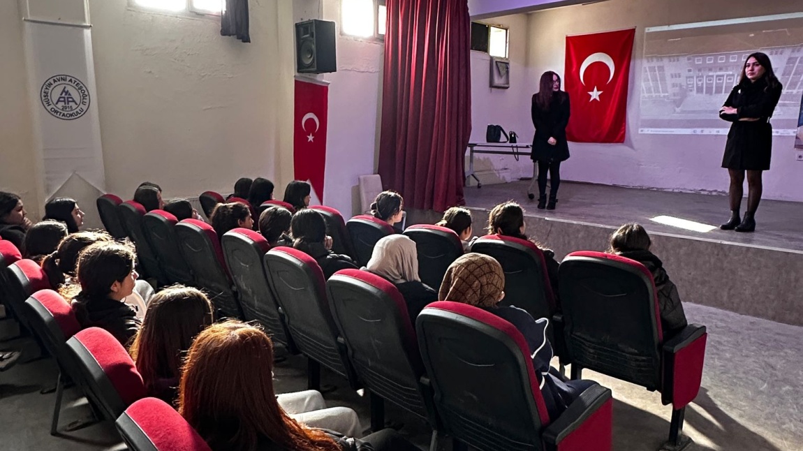 Buca Şerife Bacı Kız Mesleki ve Teknik Anadolu Lisesi Öğretmenleri 8.Sınıf Kız Öğrencilerimize Lise Tanıtımı Gerçekleştirdi.